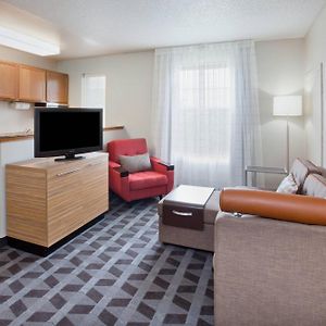 Two-Bedroom Queen Suite